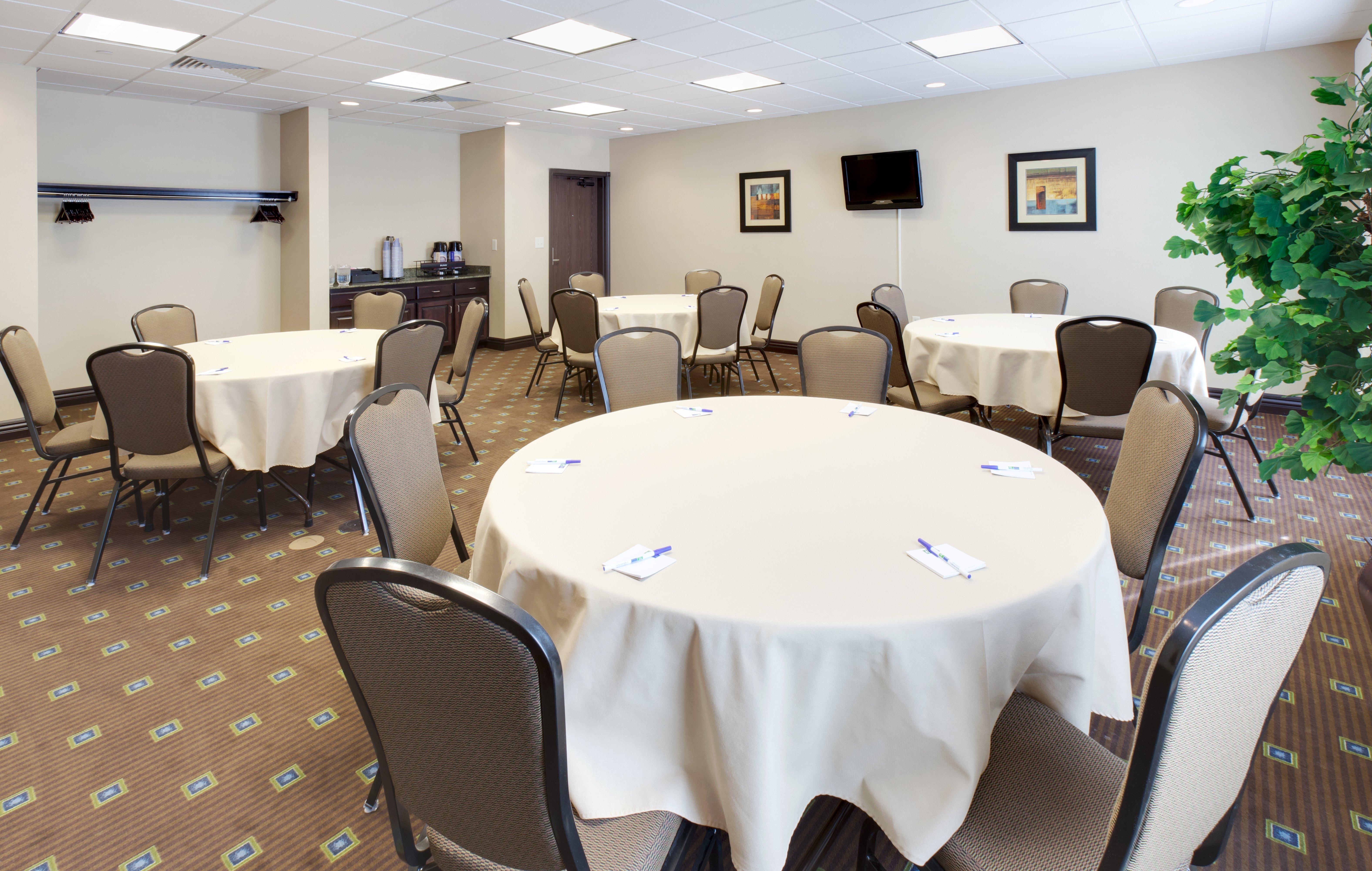 Holiday Inn Express & Suites - Omaha I - 80 By Ihg Gretna Exterior photo
