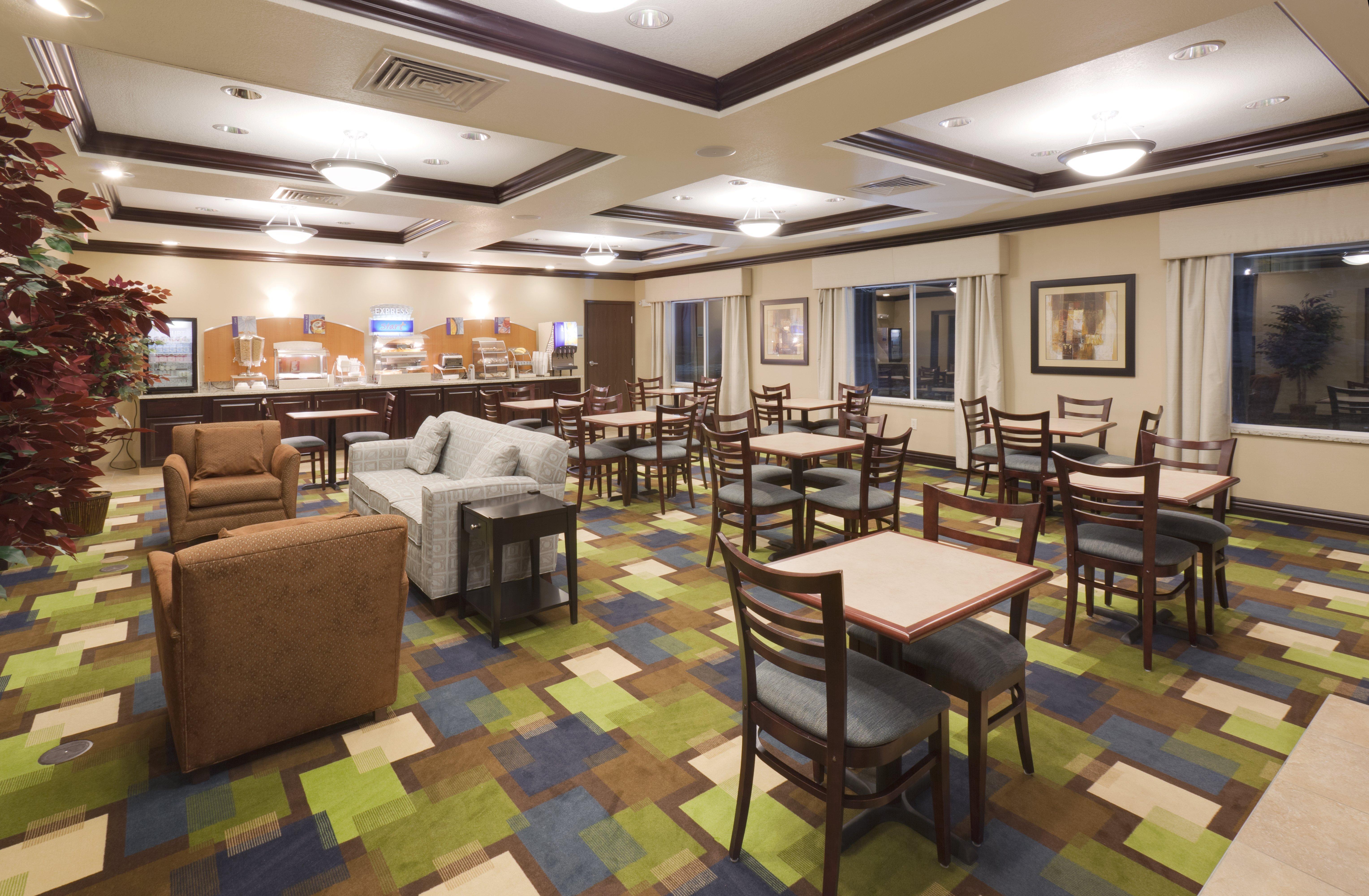 Holiday Inn Express & Suites - Omaha I - 80 By Ihg Gretna Exterior photo